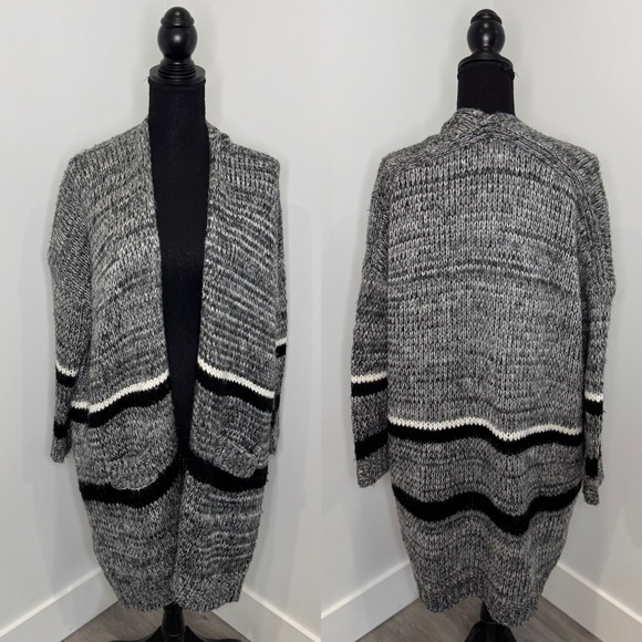 Forever 21 Contemporary Cozy Fuzzy Front Open Cardigan with Pockets (small) - Picture 1 of 8